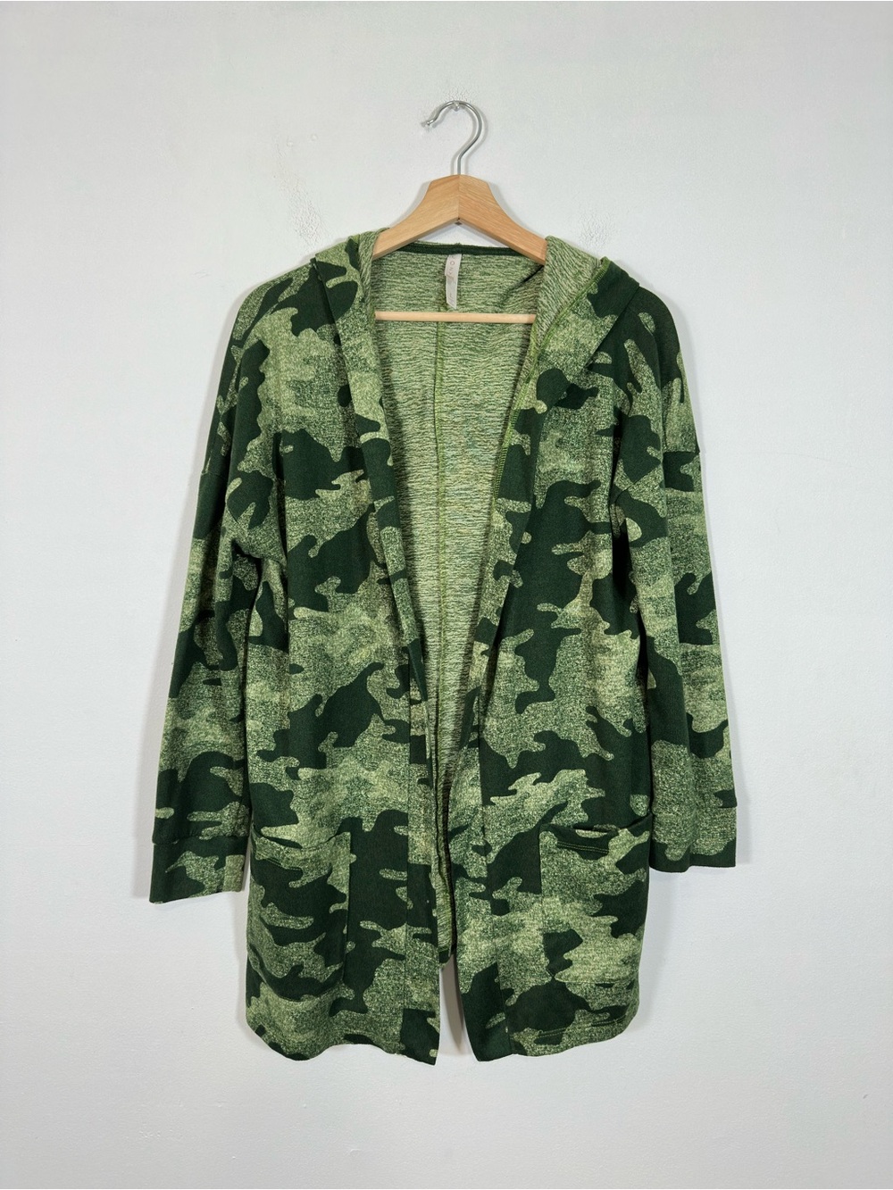 Cozy Women's Camo Hooded Cardigan Size L Green Longline Casual Fall Layering